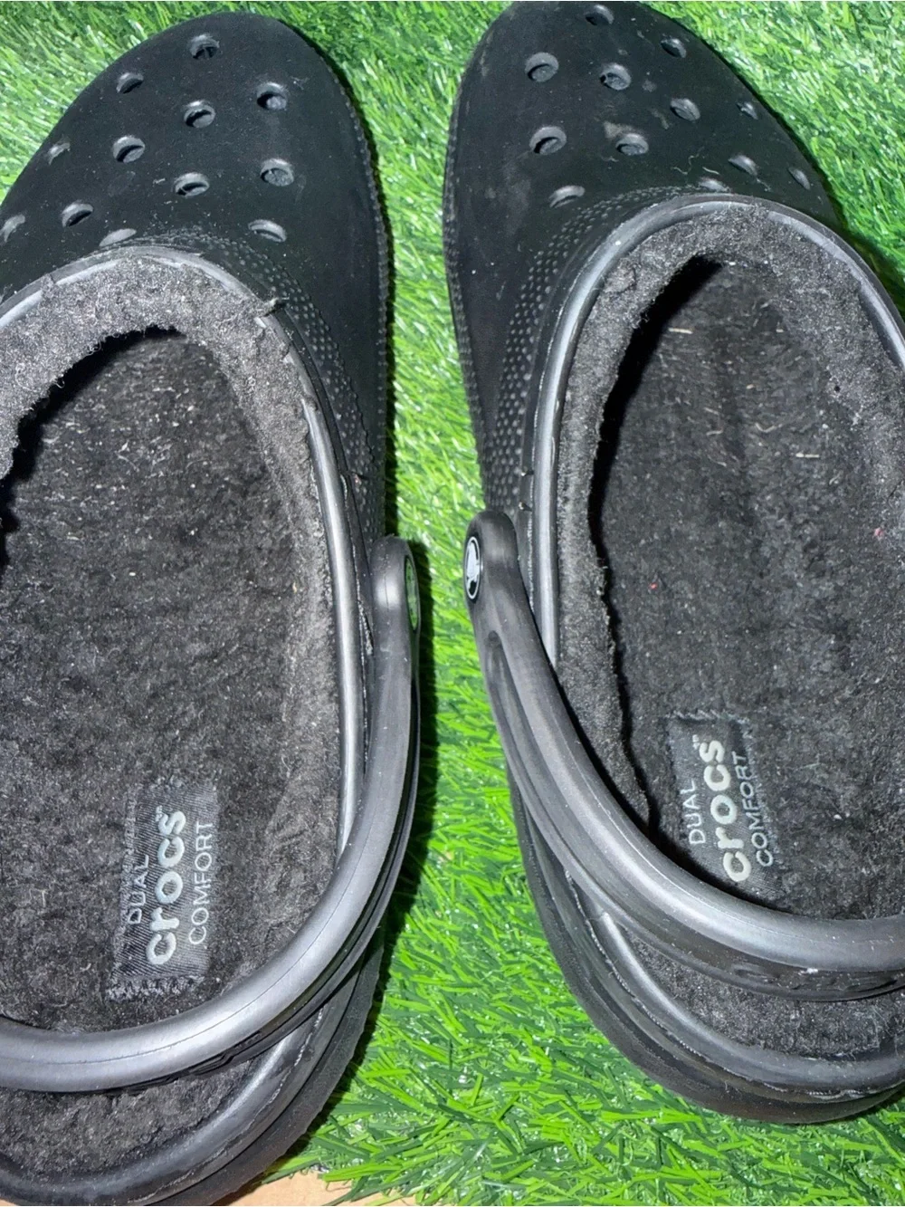 Crocs unisex Black Slip-On faux fur lined Clog Shoes m 10.  W12